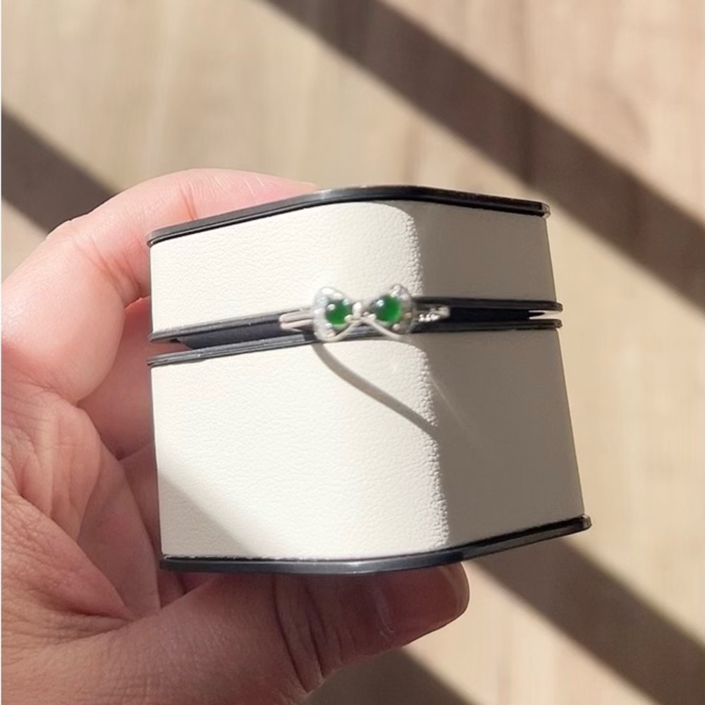 Vintage Grade A Natural Jadeite Ring Jade 925 silver
Bowknot